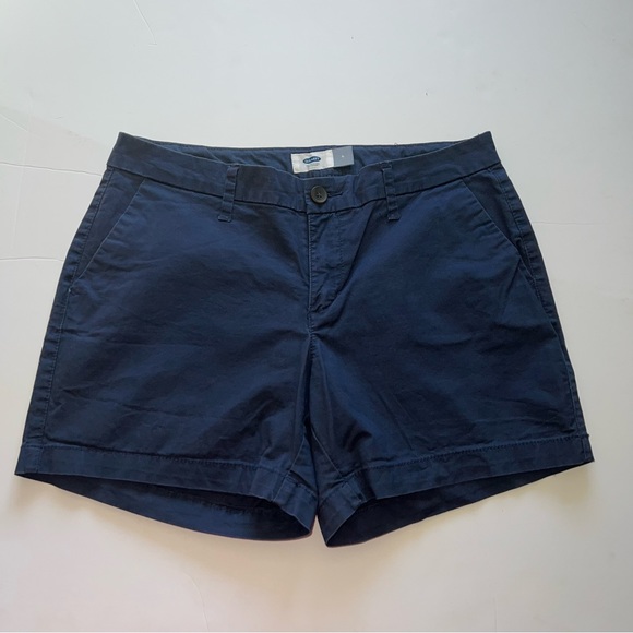 • Old Navy chino shorts • - Picture 1 of 2